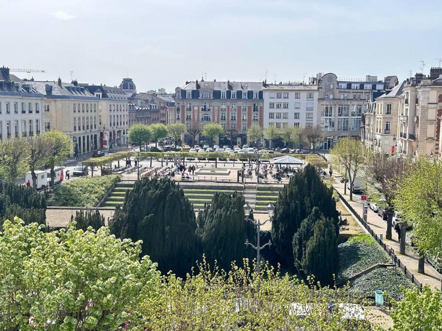 Forum Champagne Grand T2 Climatise Vue Cathedrale 랭스 외부 사진